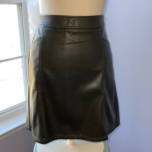 NEW LOFT BEAUTIFUL GREEN LEATHER SKIRT